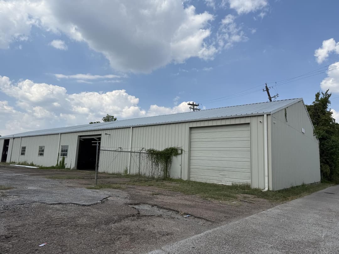 Image of 2402 Knoblock St Property