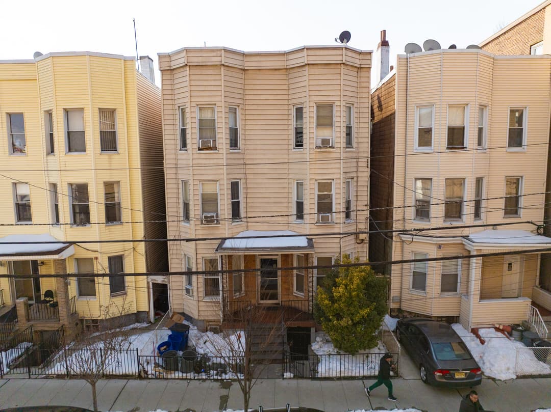 Image of 333 47th St Property