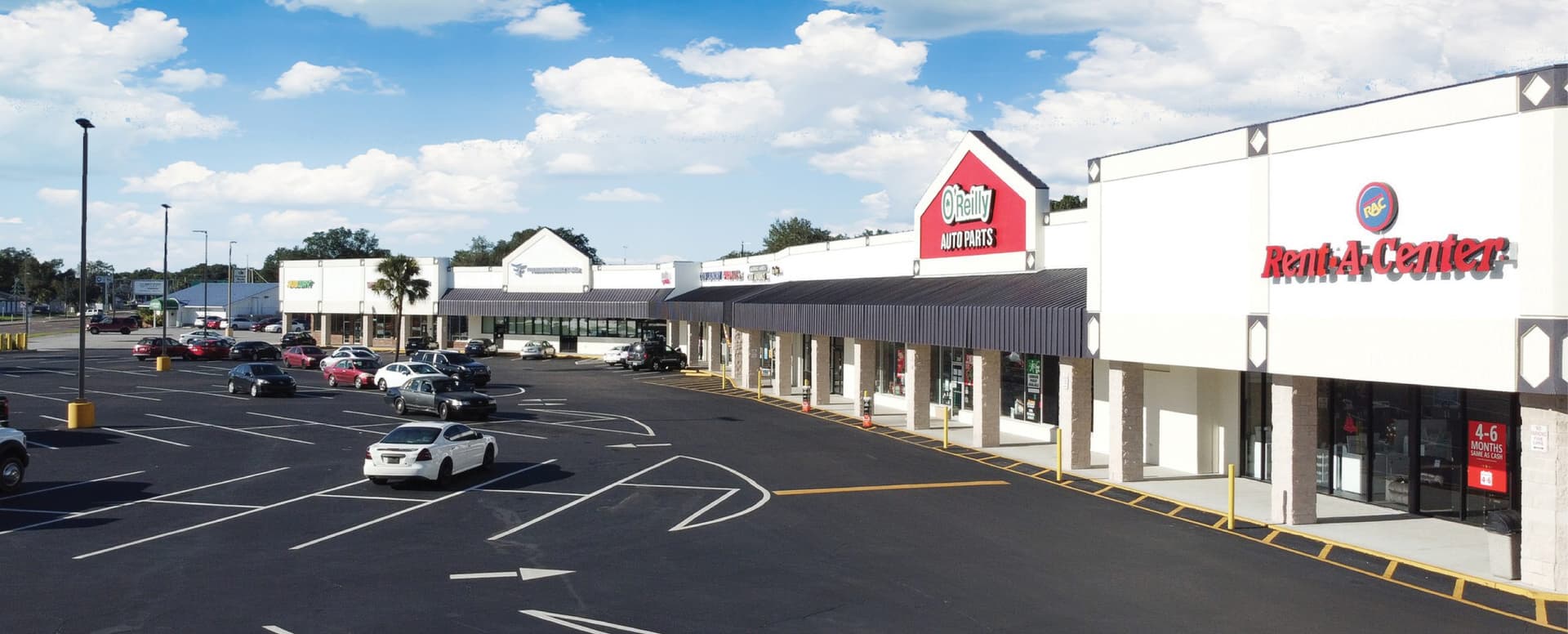 Matthews™ Represents Buyer in Competitive $12.35M Shopping Center Sale featured image