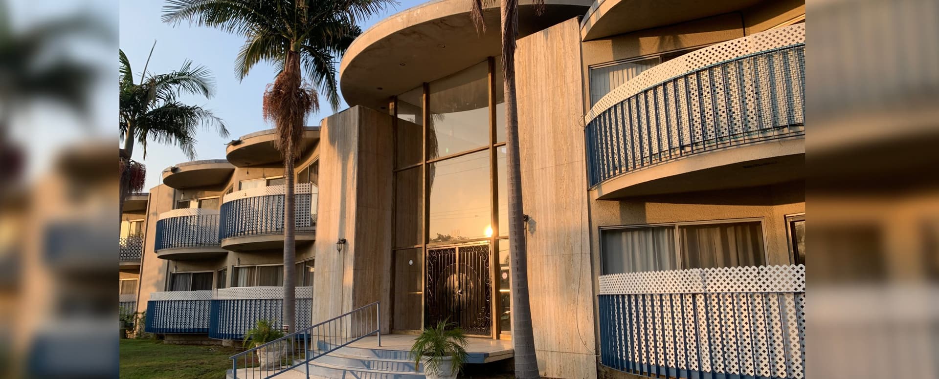 Matthews™ Brokers $12.6M Sale of 50-Unit Apartment in Inglewood, CA featured image