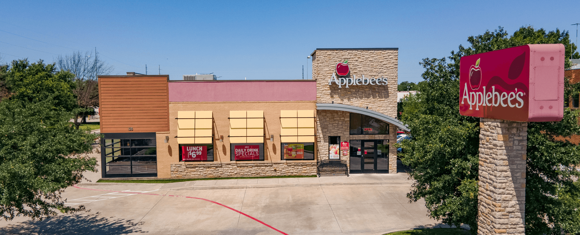 Matthews™ Facilitates Record Sale of TX Applebee’s featured image