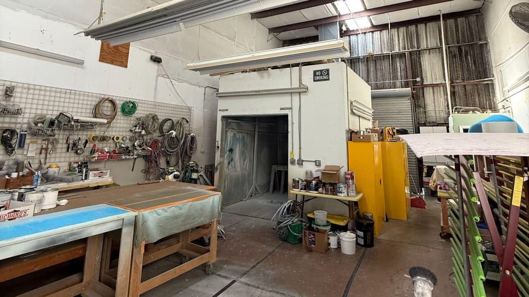 Image of Warehouse For Lease Property